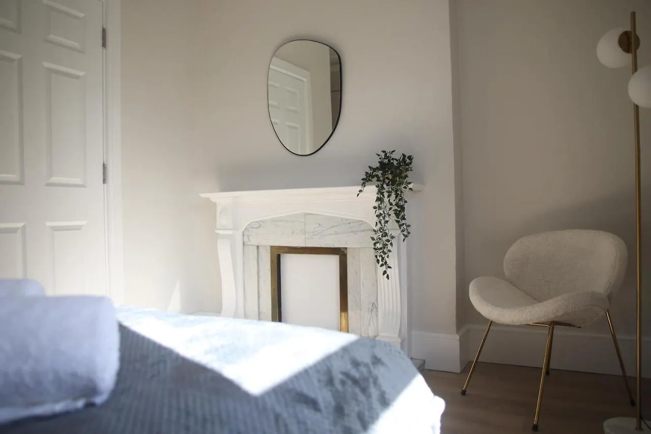 Crawford House- Scholarlee Living Apartments Cork Guest house