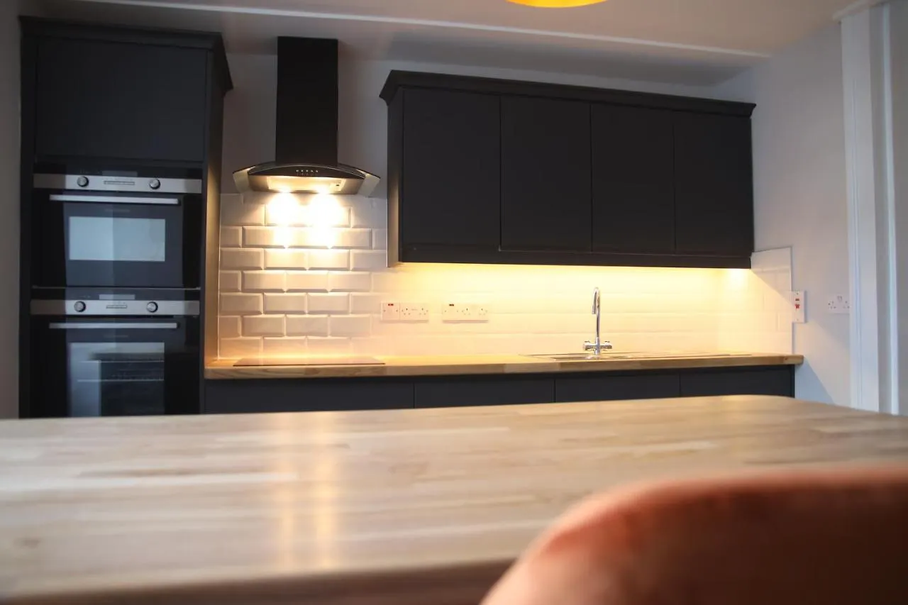 Crawford House- Scholarlee Living Apartments Cork Guest house