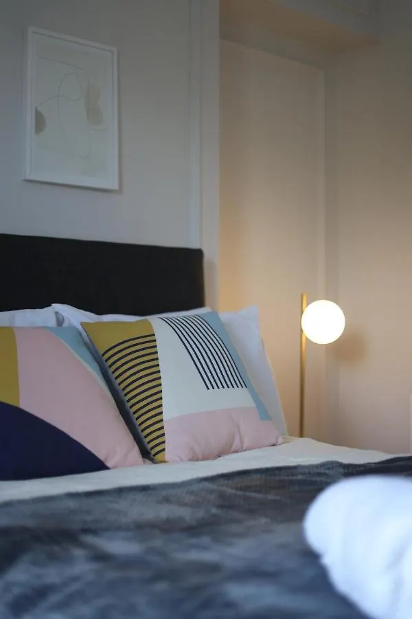 Guest house Crawford House- Scholarlee Living Apartments Cork